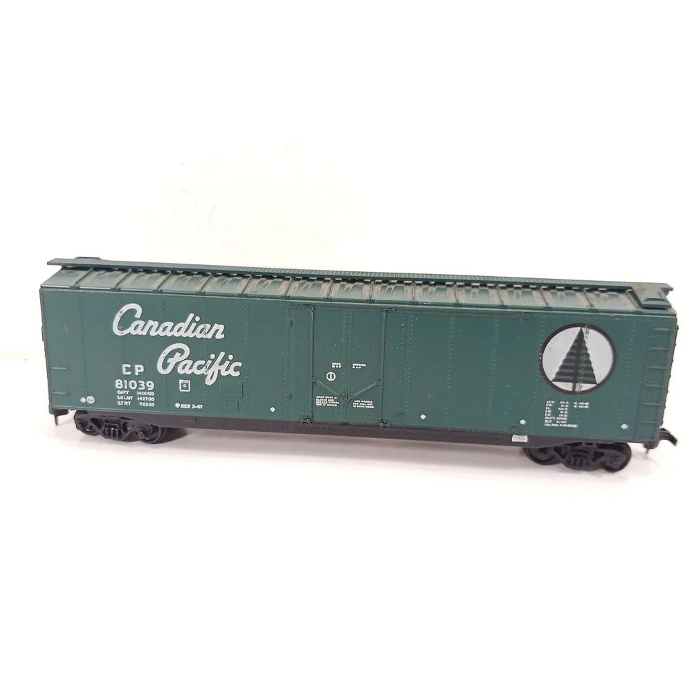 Athearn HO Scale Canadian Pacific 50 ft Plug Door Box Car Green CP 81039 Boxed